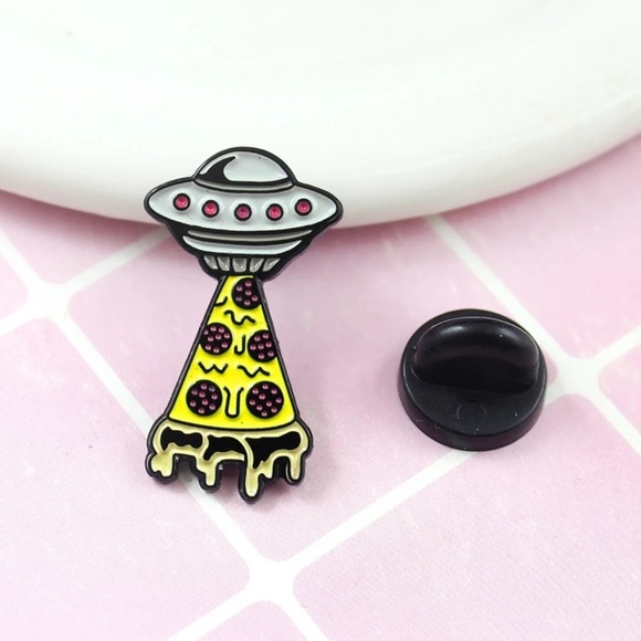 I Believe in Pizza Brooch Alien Spaceship Pizza - Picture 3 of 3